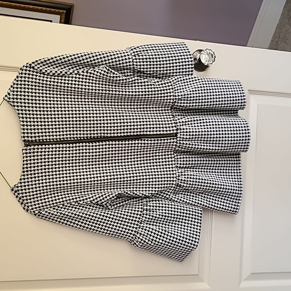 Flirty houndstooth top - Picture 2 of 3